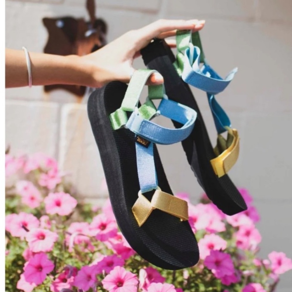 NIB Teva Midform Universal Sandal in Metallic Blue/Green/Yellow